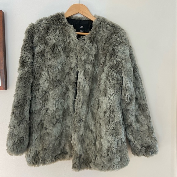 H&M collarless fur coat - Picture 1 of 3